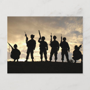 Soldaten-Silhouetten Postkarte