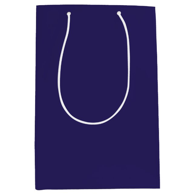 Solid Indigo Blue Elegante Modernes Minimalistisch Mittlere Geschenktüte (Vorderseite)