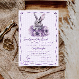 Some Bunny Is On The Way Purple Baby Shower Einladung