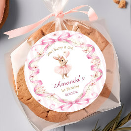 Some Bunny is One Pink Bow Gingham 1st Birthday Runder Aufkleber