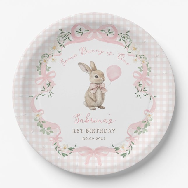 Some Bunny is One: Rosa Schleife Gingham 1. Geburt Pappteller (Vorderseite)