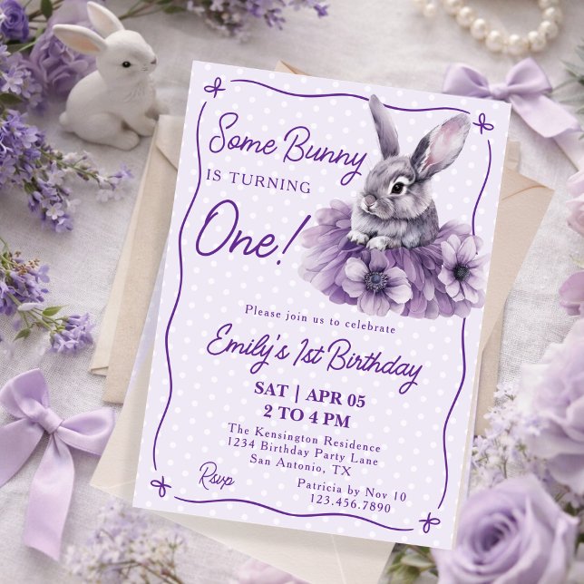 Some Bunny Is Turning One Purple Girl 1st Birthday Einladung (Von Creator hochgeladen)