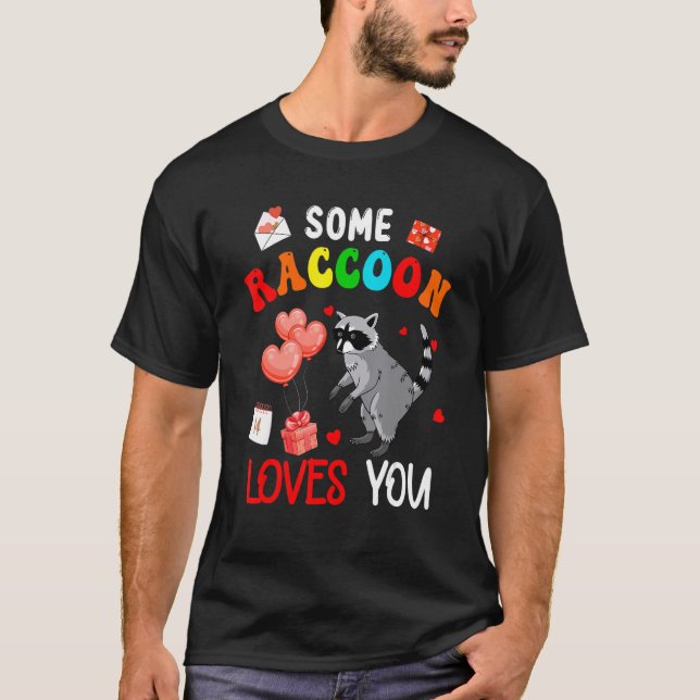 Some Raccoon Loves You Valentine's Day Animal T-Shirt (Vorderseite)