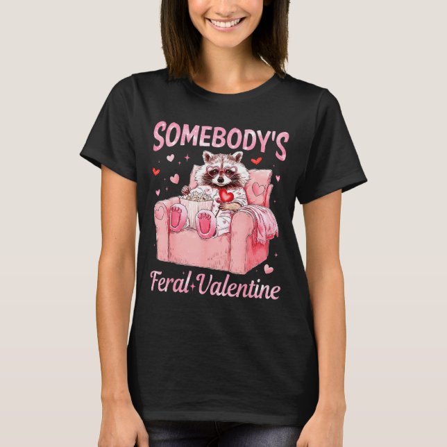 Somebody's Feral Valentine Cute Raccoon Xoxo Valen T-Shirt (Vorderseite)