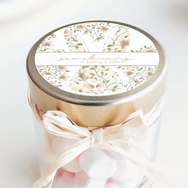 Somebunny Spring Oaster Floral Baby Dusche Runder Aufkleber (Von Creator hochgeladen)