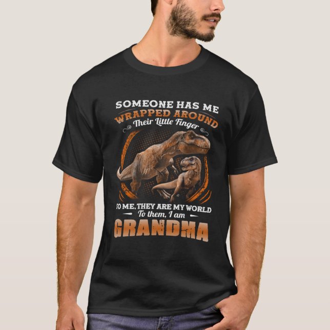 Someone Has Me Wrapped Around Their Little Finger  T-Shirt (Vorderseite)