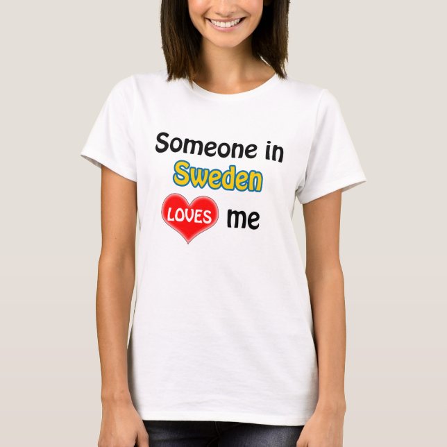 Someone in Sweden loves me T-Shirt (Vorderseite)