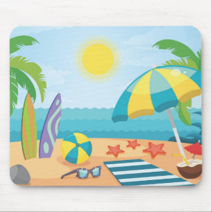 Sommer am Strand mit Surfboards und Palmen Mousepad