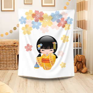 Sommer-Kokeshi-Puppe - Geisha-Mädchen im gelben Ki Fleecedecke