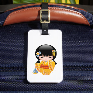 Sommer-Kokeshi-Puppe - Geisha-Mädchen im gelben Ki Gepäckanhänger