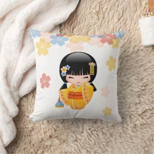 Sommer-Kokeshi-Puppe - Geisha-Mädchen im gelben Ki Kissen