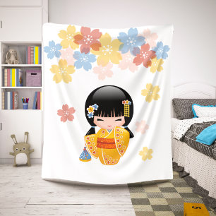 Sommer-Kokeshi-Puppe - Geisha-Mädchen im gelben Ki Sherpadecke