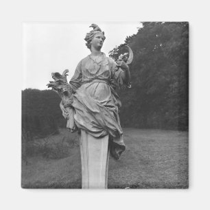 Sommer, Statue in den Gärten Magnet