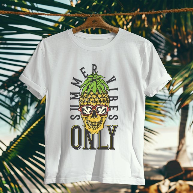 Sommercamps: Tropical Fruity Holiday T - Shirt (Von Creator hochgeladen)