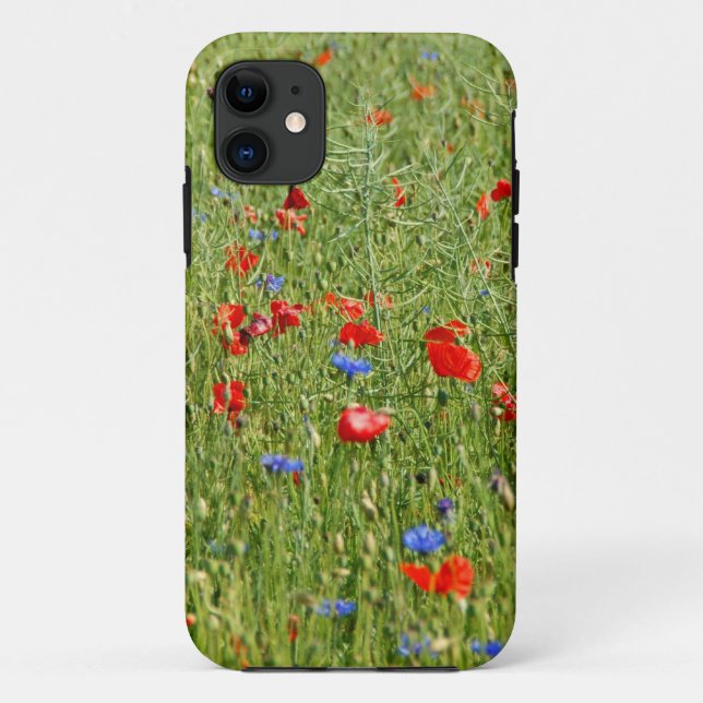 Sommerfeld mit roten und blauen Blumen Case-Mate iPhone Hülle (Rückseite)