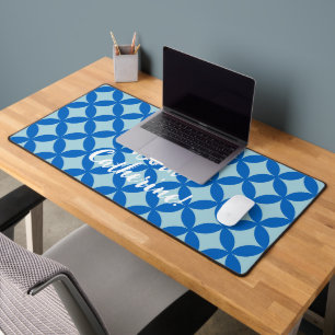 Sommerfliese mit azurblauen Kreisen auf Babyblau Schreibtischunterlage