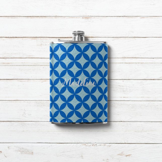Sommerfliese mit Azurkeln auf Babyblau Flachmann (Summer tile with azure circles on baby blue flask)