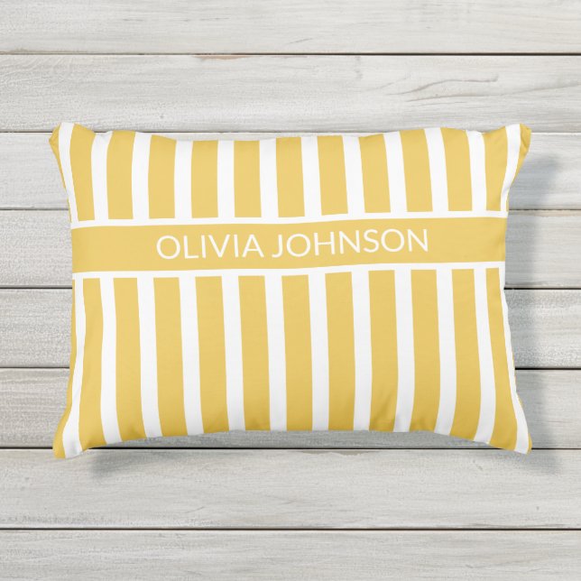 Sommergelb gestreifter, benutzerdefinierbarer Name Kissen Für Draußen (Vorderseite)