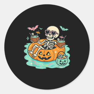 Sommerskelett in Kürbisschwimmen Niedlichen Spooky Runder Aufkleber