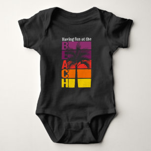 Sommerurlaub mit Spaß im Retro Beach Baby Strampler