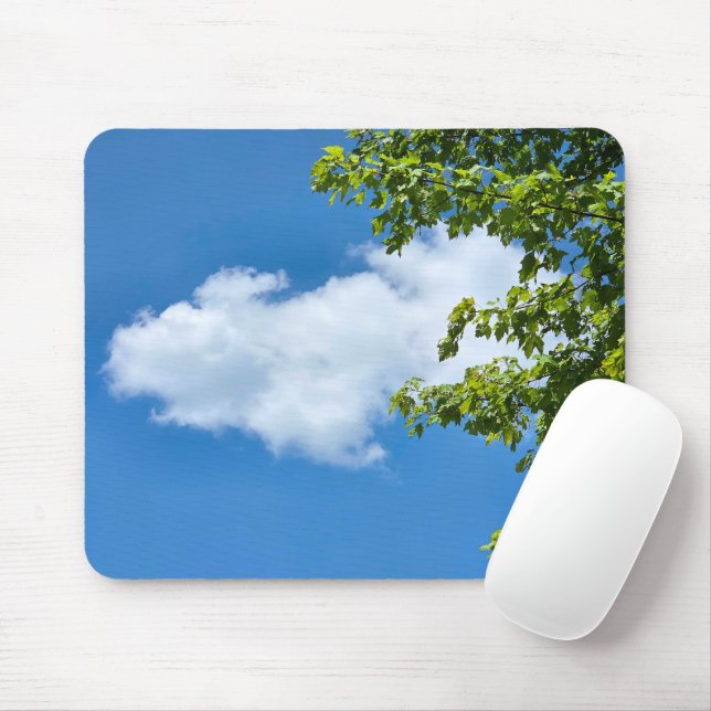 Sommerwolke, eingerahmt von Baumblättern Mousepad (Mit Mouse)