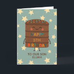 Son 5. Geburtstag Niedlicher Choco Cake Karte<br><div class="desc">Feiern Sie den großen Tag Ihres Sohnes mit dieser bezaubernden 5. Geburtstagskarte, die eine niedlich lächelnde Choco-Kuchen-Charakterzeichnung, farbenfrohe Sprinklen und eine fröhliche "Happy Birthday"-Nachricht enthält. Set vor einem spielerischen Sternenhimmel, ist diese Karte perfekt für Kinder, die Spaß, albern und süß Liebe. Personalisieren Sie es mit dem Namen Ihres Kindes für...</div>