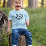 SON DER BRIDE KLEINKIND T-SHIRT<br><div class="desc">Für die Braut, die einen jungen Sohn hat, kleiden ihn in einem passenden T - Shirt zur Erholung der Hochzeitsfeier. Im Text steht SON der BRIDE. Der gleiche Text und die gleiche Farbe wiederholt sich auf der Rückseite dieses T - Shirt. Der Text ist ein Bild, sodass die Farbe auf...</div>