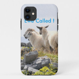 Sonderbare Designs - Schafe auf einem Feld iPhone 11 Hülle