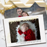 Sonderlieferung Neues Baby Christmas Foto Gold Folien Feiertagskarte<br><div class="desc">Spezielle Baby Delivery-Weihnachtskarte mit einfachem Foto und verziertem typografischem Design mit luxuriöser Goldfolie. Die Sonderauslieferung wird in zeitgenössischer Schrift geschrieben und die Fotovorlage ist für Sie Set für 2 Fotos. Sie können auch Ihren personalisierten Urlaubssegment hinzufügen und es gibt noch mehr Raum für die Einführung Ihres neuen Babys mit Geburtsdatum,...</div>