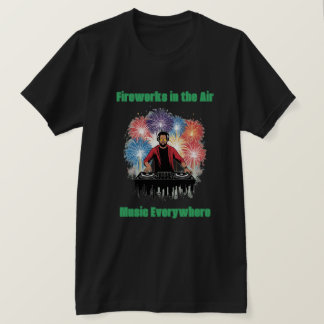 Sonic Pyrotechnics: DJ Feuerwerk Extravaganz T-Shirt