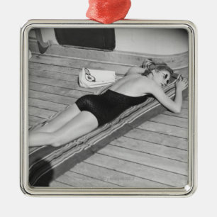 Sonnbräunende Frau Silbernes Ornament
