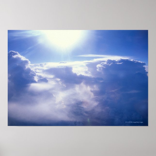 Sonne, die durch Wolken strahlt Poster (Vorne)