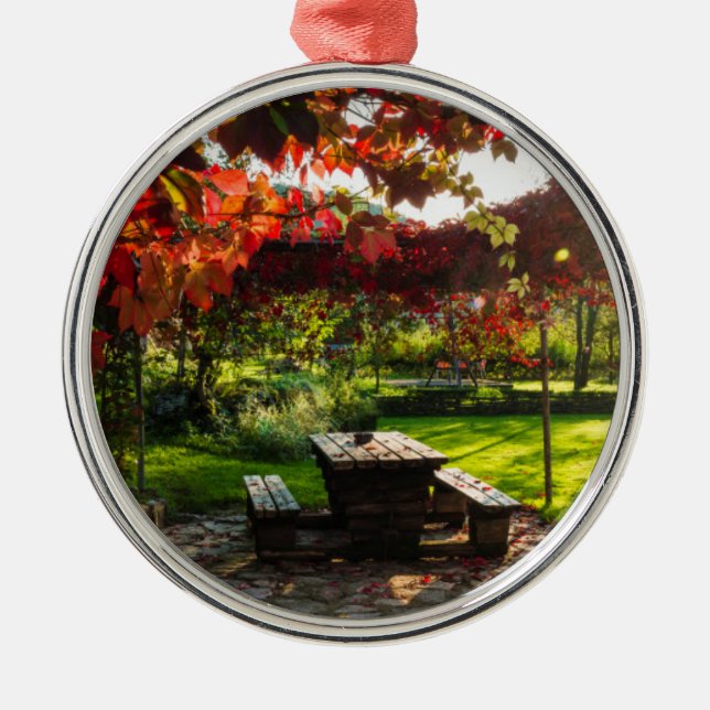 Sonne durch Herbstblätter, Kroatien Silbernes Ornament (Vorne)