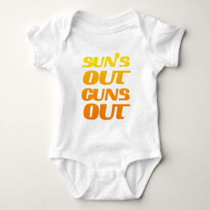 Sonne raus, Kanonen raus Spaß Fitness und Gym Baby Strampler