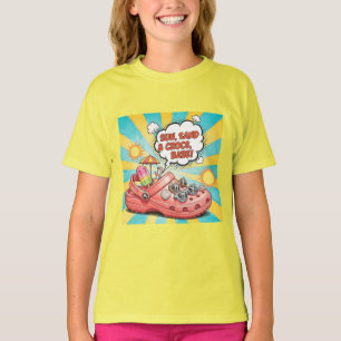 Sonne, Sand und Crocs, von Natasha Us T-Shirt