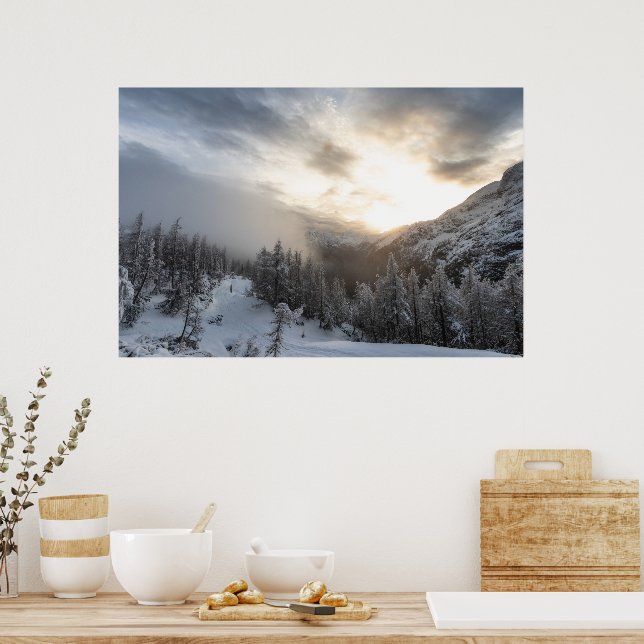 Sonne scheint bei atemberaubender Winterlandschaft Poster (Küche)