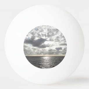 Sonne scheint durch Wolken Tischtennisball