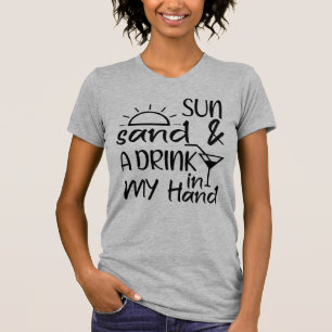 Sonne und ein Getränk in meiner Hand T-Shirt