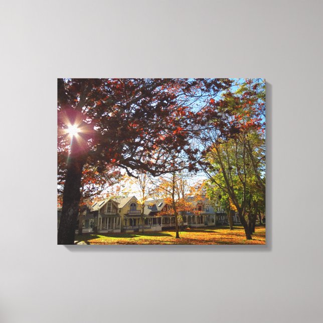 Sonne und Hütten im Herbst - Martha's Weinberg Leinwanddruck (Vorderseite)