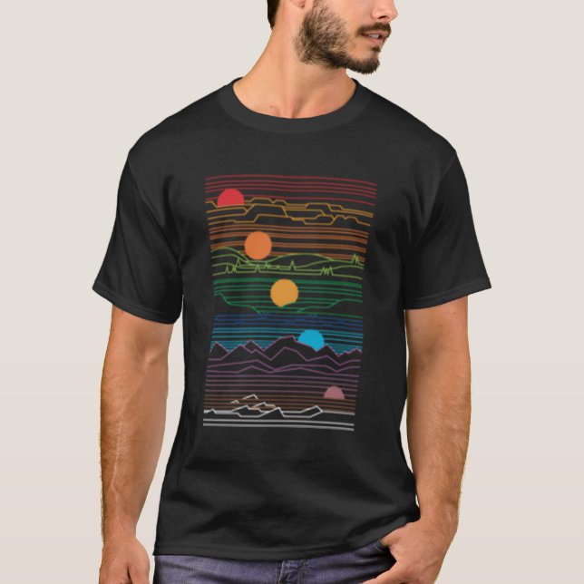 Sonne und Mond mit Bäumen und Bergen T-Shirt (Vorderseite)