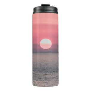 SONNE UNTERGEHT AM MEERESHORIZONT THERMOSBECHER