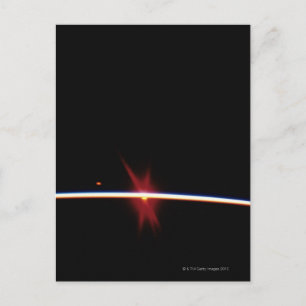Sonnenaufgang am Horizont der Erde Postkarte