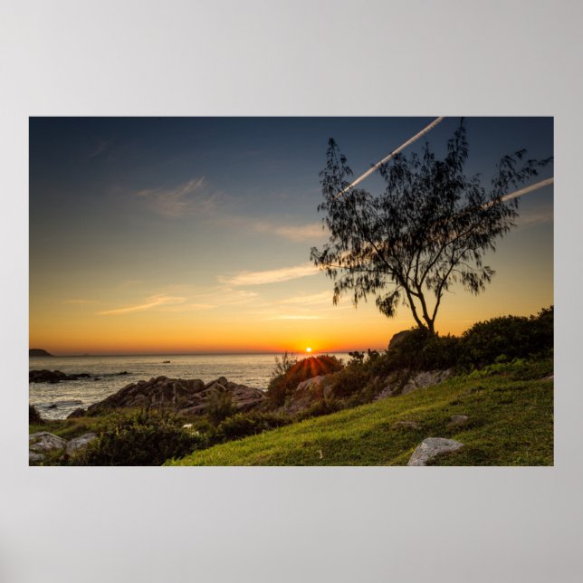 Sonnenaufgang am Strand Armação, Brasilien Poster (Vorne)