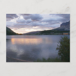 Sonnenaufgang am Swiftcurrent Lake I Postkarte