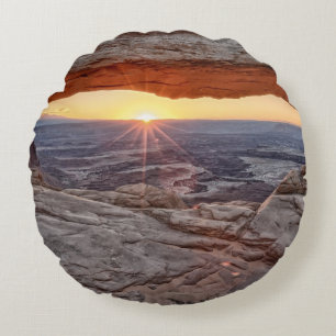 Sonnenaufgang an MESA-Bogen, Canyonlands Rundes Kissen