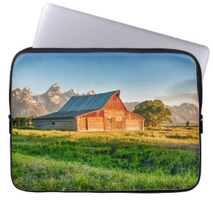 Sonnenaufgang an Moulton Scheune Laptopschutzhülle