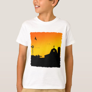 Sonnenaufgang auf dem Hof T-Shirt