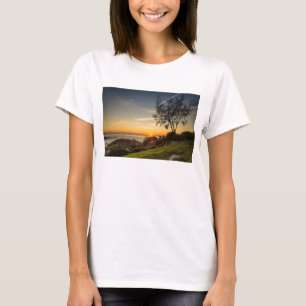 Sonnenaufgang auf dem Strand Armação, Brasilien T-Shirt