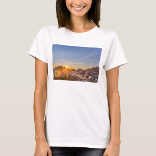 Sonnenaufgang auf dem Strand Armação in T-Shirt