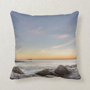Sonnenaufgang auf dem Strand Armação, San Catari Kissen